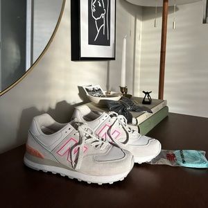 EUC - New Balance 574 - rare colour way